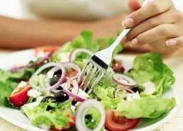 明星孕期生活与娱乐吃瓜文化：从怀孕八卦到地铁吃瓜酱现象