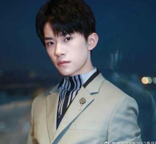 吃瓜导航：苏醒否认何洁离婚 韩雪英语脱口秀获赞