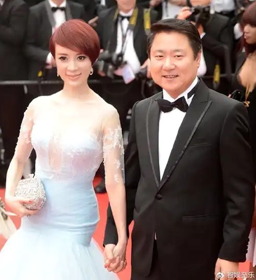 51爆料网揭秘李易峰新剧造型与圈内生日盛况