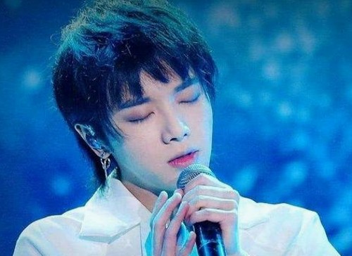 娱乐圈热点揭秘：手机格式化与恋情官宣引发关注