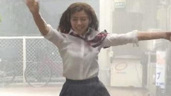 女明星陆续迎来母亲身份，孕期与分娩细节引发关注