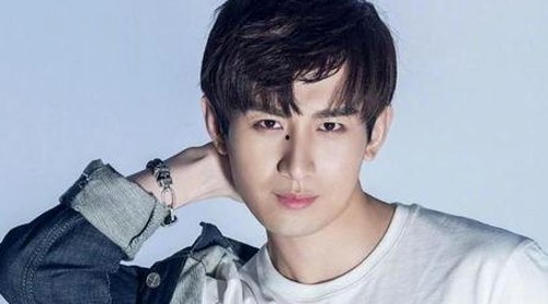 微信“吃瓜”表情消失与娱乐界“吃瓜MVP”的兴起：网络文化的两面