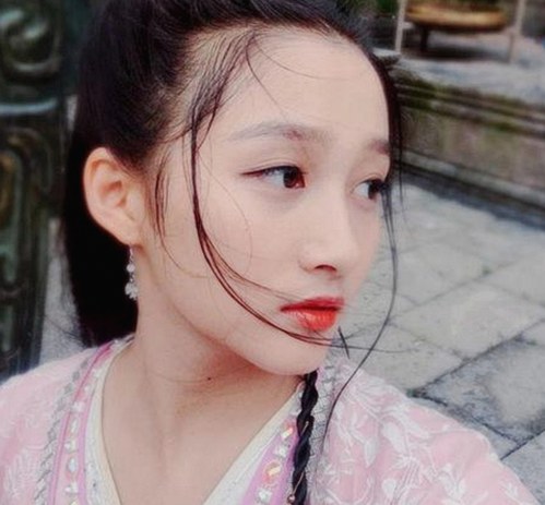 娱乐圈“吃瓜群众”背后的故事与女主角的独特视角