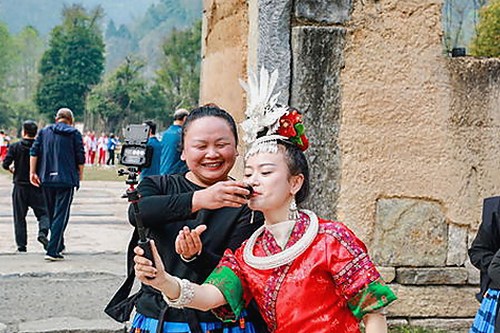 明星恋情曝光背后：娱乐圈的复杂关系与真相解读