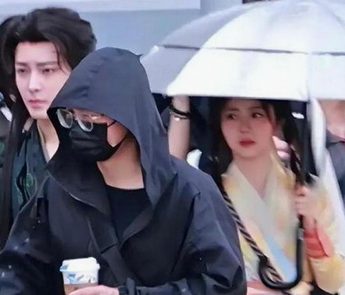 黄子韬:从风云人物到娱乐吃瓜界的“灵魂观察者”